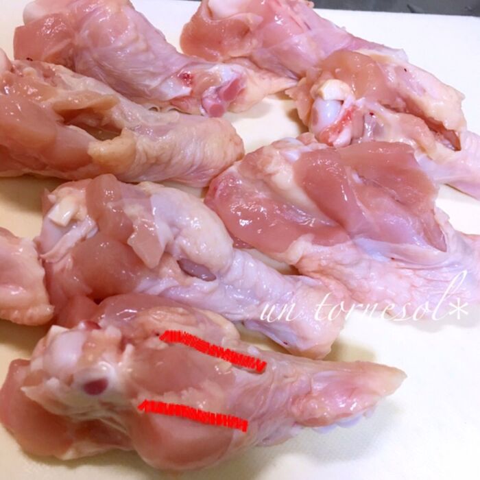 ①切れ込みを入れることで骨まで火が通るように!