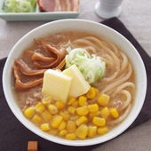 ラーメン好き必見!うどんレシピ「みそバターラーメン風うどん」