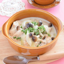 レンチンで超簡単♡鶏むね肉としめじのスライスチーズ蒸し♪