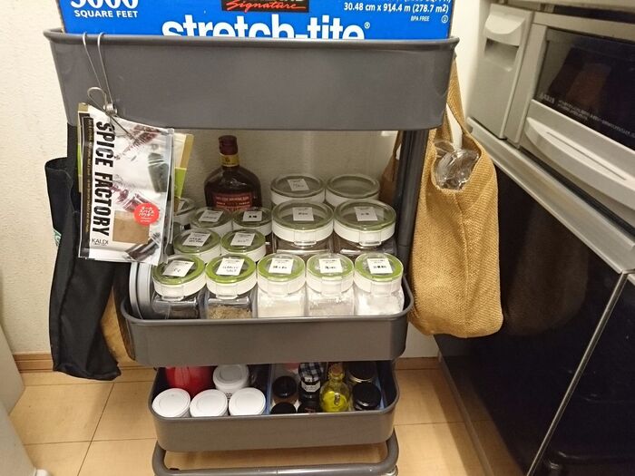 キッチンではイケアのラックが定位置