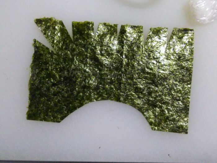 ②海苔を切る