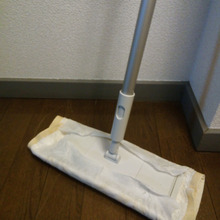 クイックワイパーにタオルを挟むだけで、モップのような感触♪腕への負担と生活音の軽減(^^♪