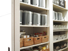 【道具不要】パントリーのごちゃごちゃ感もこれでスッキリ!目隠し収納