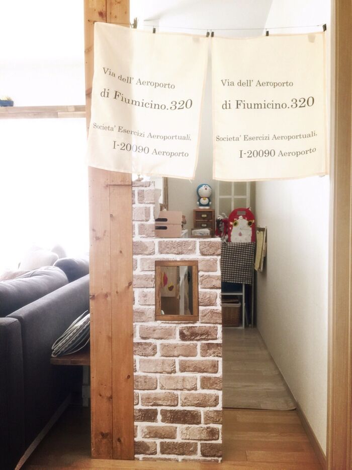 仕切り壁のおかげで収納スペース確保!