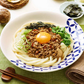 ラーメン好き必見!「台湾まぜうどん 卵黄のせ」