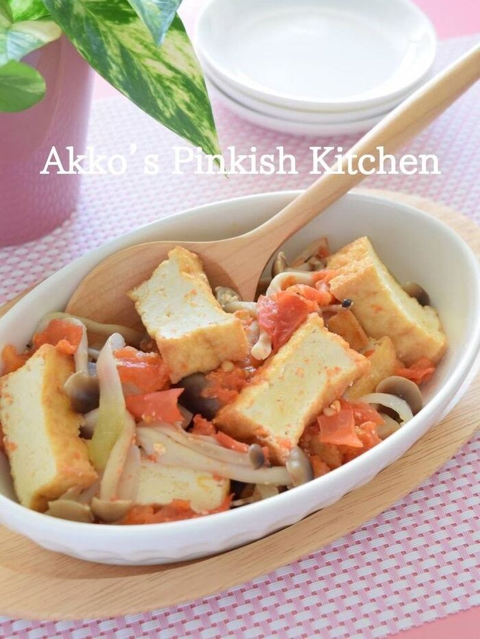 レンチンで超簡単♡厚揚げとしめじの塩麹トマト蒸し♪