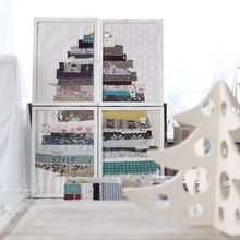 100均のA4フレームと『布はぎれ』で作る省スペースな壁掛けクリスマスツリー♪