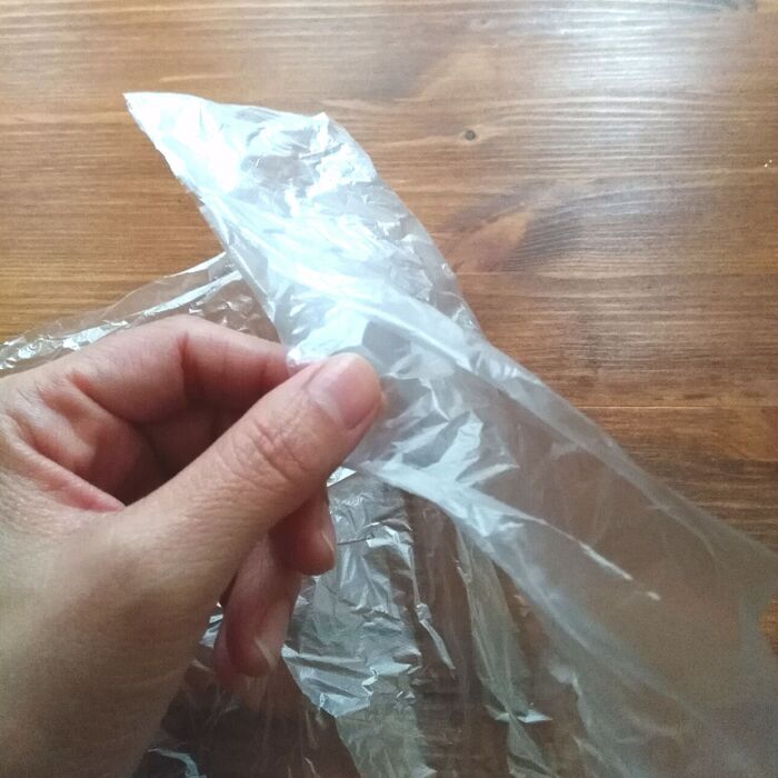乾燥カッサカサ指でもビニール袋を簡単に開ける裏技!