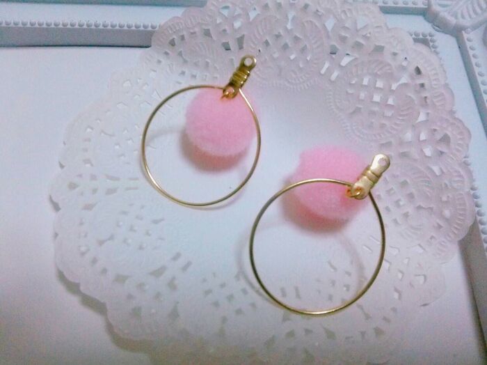 【100均】簡単すぎ!揺れるポンポンアクセサリー♡