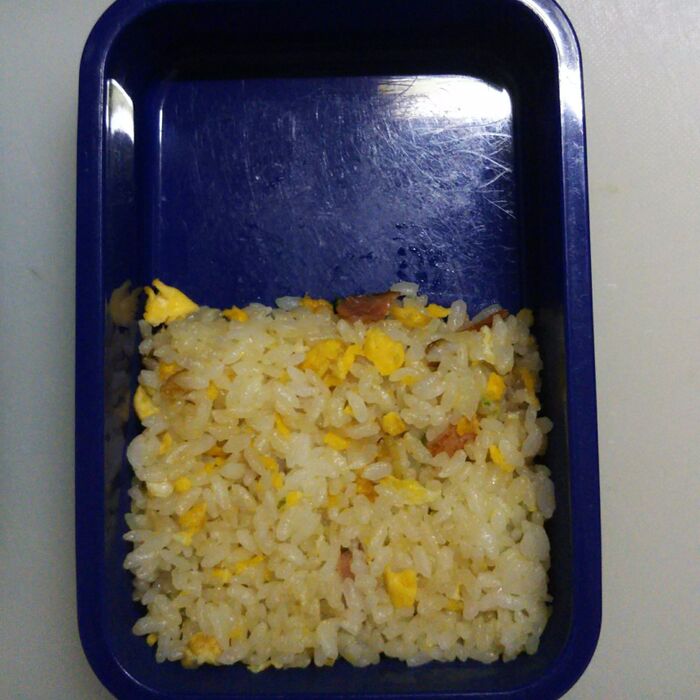 ②ご飯を詰める