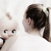 抱っこばかりしていると抱き癖がついてしまうって本当?