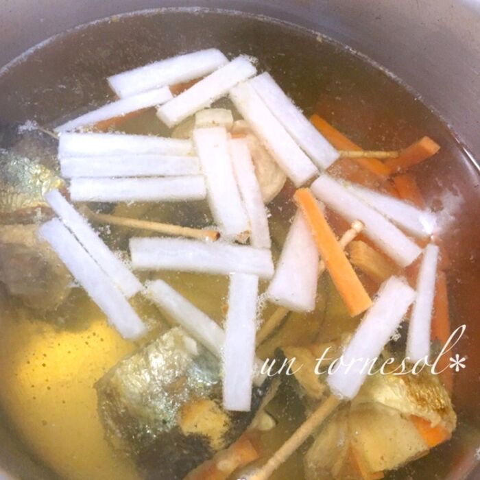 ⑤サンマの香りを汁に移すように加熱して!