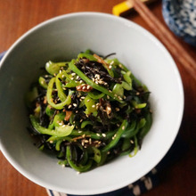 地味でも栄養満点!ピーマンとひじきの梅おかか和え