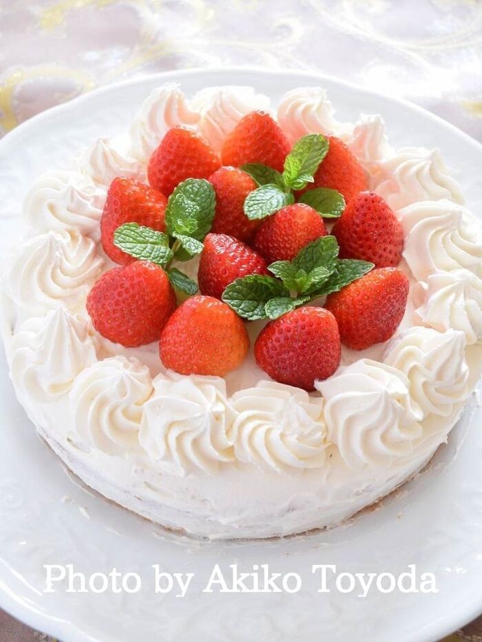 苺のデコレーションケーキ♡清楚なクリスマスに♪