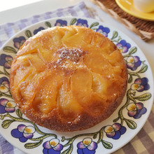 春の訪れが待ち遠しい♡愛らしいスミレ柄のお皿