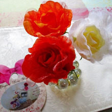 3本の花をワイヤーで巻きつけるだけ!アレンジ幅広い♪