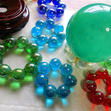 ビー玉で丸玉パワーストーンの台