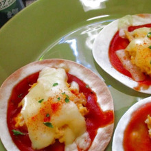 米粉餃子の皮でツナ&卵のミニピザ♪