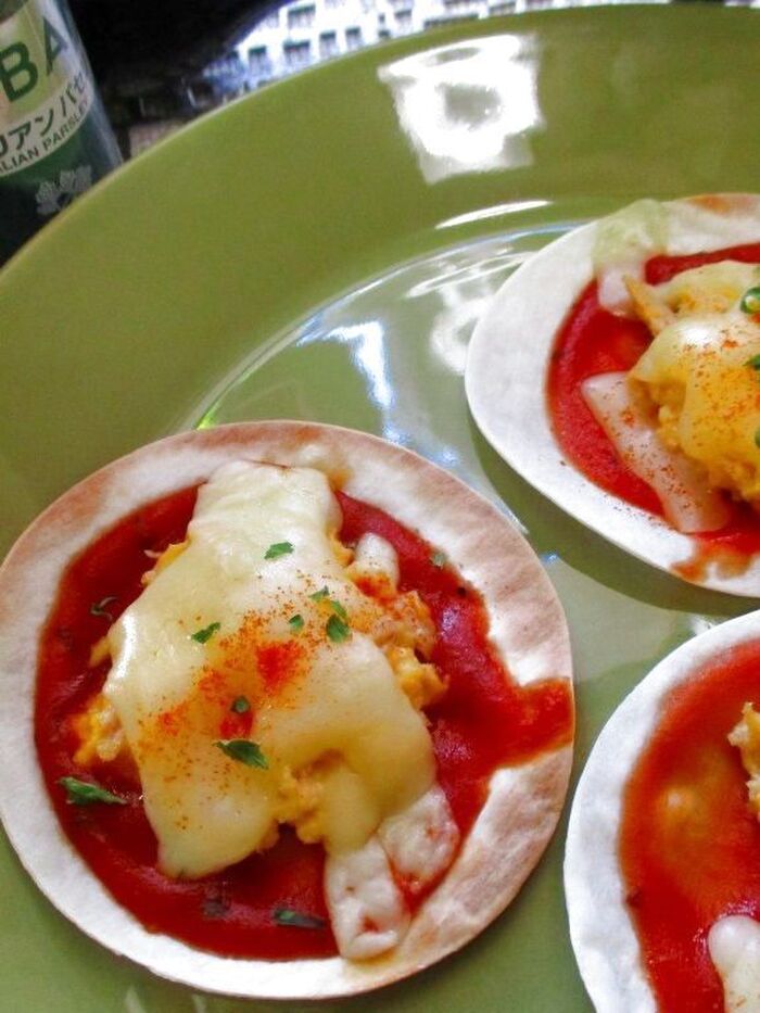 米粉餃子の皮でツナ&卵のミニピザ♪