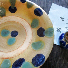 ハッピーな旅の思い出がしみた、大皿のやちむん♪(沖縄子供喜ぶスポット情報)