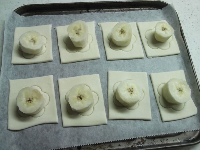 バナナを並べる。