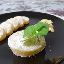 キャラメルなゆべし、ローストココナッツ添え