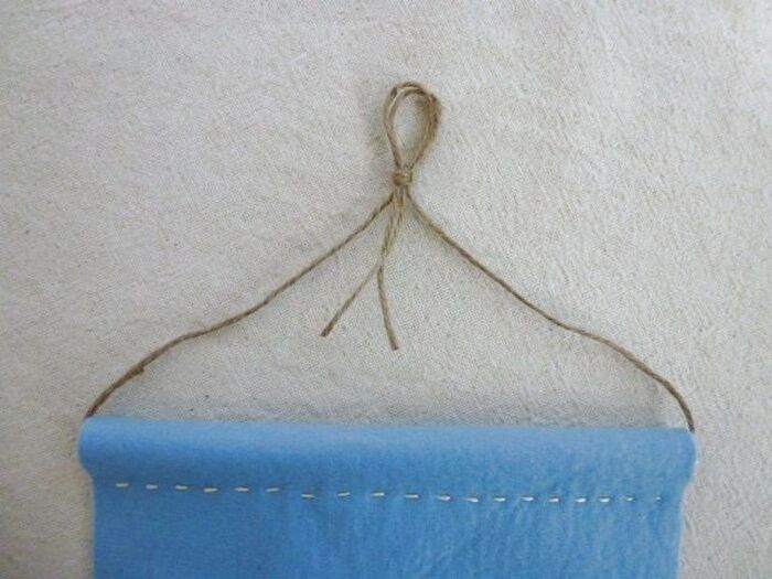 ストローと麻紐を通す