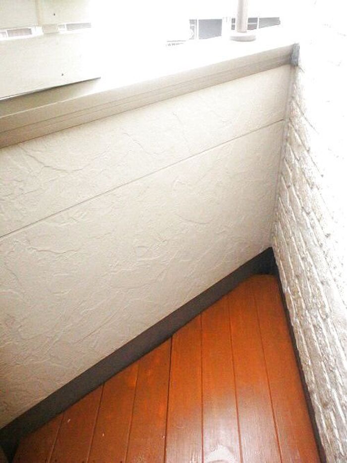 端材で簡単DIY★三角コーナーにスッキリ収納の為の棚