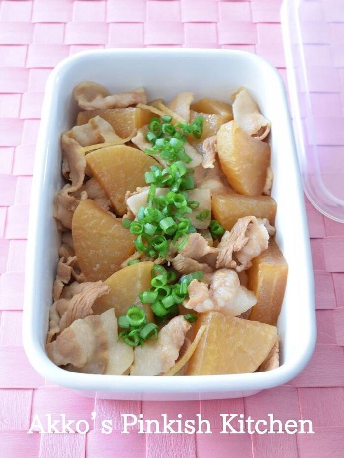 豚バラ肉と大根の煮物♡煮汁に材料入れるだけ!