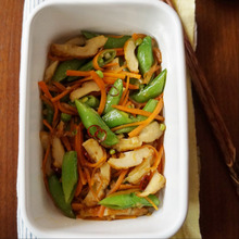 シャキシャキで甘い♡スナップエンドウとちくわの香味炒め