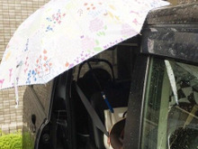 2分で完成!!スライドドアに傘を固定させる超簡単な方法