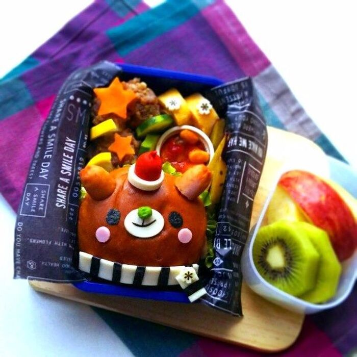 《キャラ弁》 黒糖パンで簡単♡くまサンタ弁当