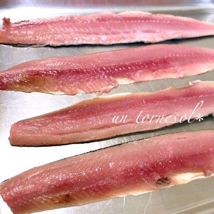 ①塩を振って、魚臭さを緩和して!