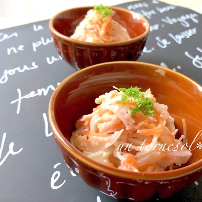 便秘解消効果に‼レンジ加熱で簡単☆えのき茸とにんじんのチーズ和え