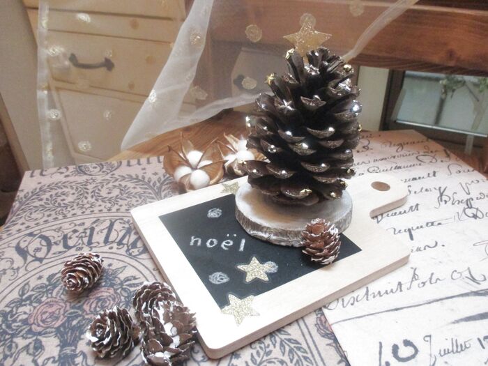 松ぼっくりで手作り!ナチュラル♡クリスマスツリー