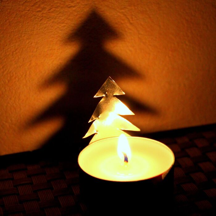 100均グッズで影を楽しむツリーキャンドル作り☆