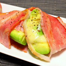 チーズとろ~り♪アボカドベーコン包み