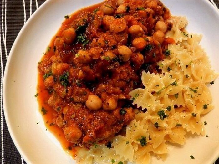 豚肉とひよこ豆のハーブ煮込み!ファルファッレ添え
