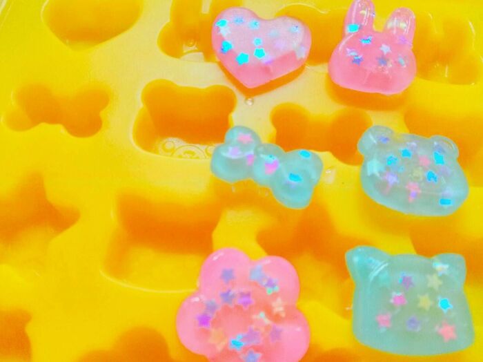 【100均ハンドメイド】グミのシリコンモールドとレジンでチャーム大量生産♡