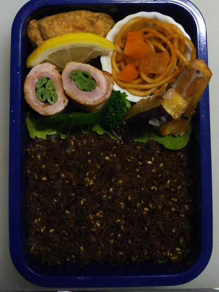 ②おかずを詰める