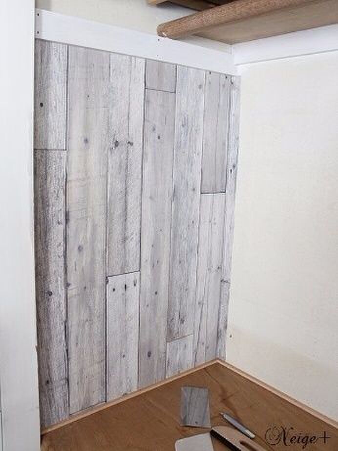 押し入れの中の壁も張り替え①