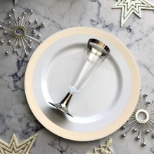 シックでおしゃれ!クオリティーの高いフライングタイガーのプレートとシャンパングラス