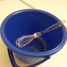 シリコン製の泡立て器でオキシクリーン液作り