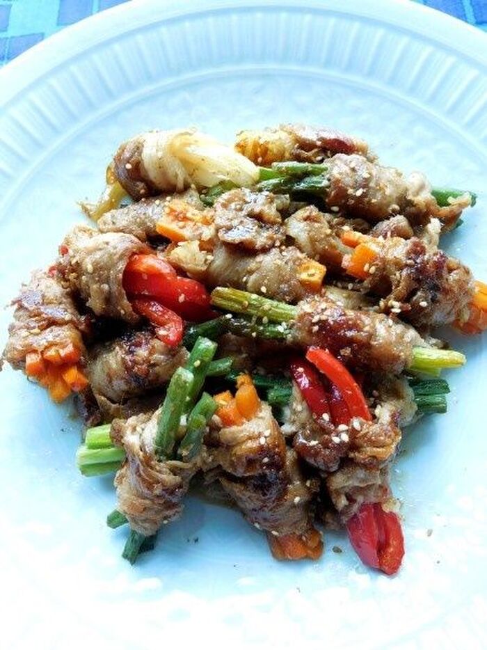 お肉と野菜がいっぺんにとれちゃう!5種類の野菜の豚肉ロール