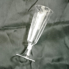 パーティ―に最適?組み立て式のシャンパングラス