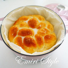 パン作り&サラダもお任せ!煮込むだけじゃない!お洒落な琺瑯鍋