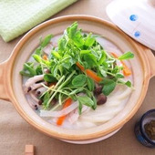 一鍋で満足!あつあつレシピ「たっぷり豆苗と豚ばらの豆乳鍋うどん」