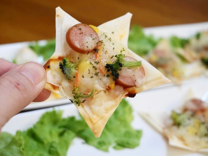 パリパリ倍増!餃子の皮deお星さまピザ