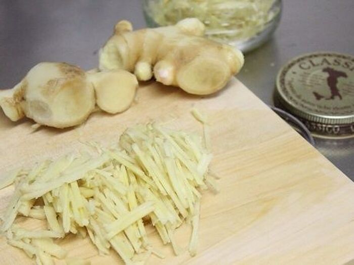 ショウガは千切りに