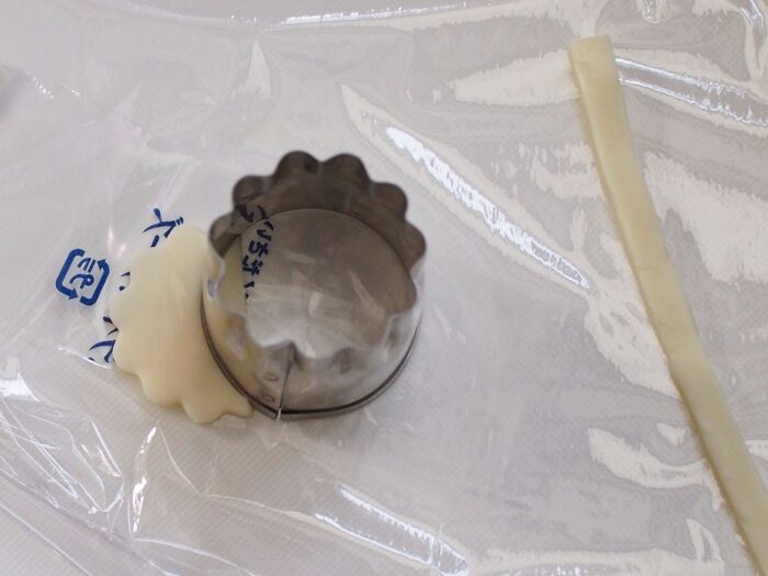 チーズをカットします